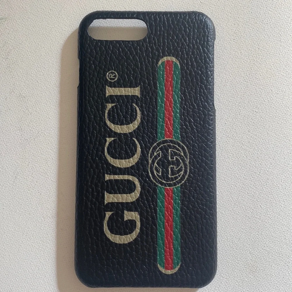 (CFL) Authentic Gucci iPhone 8 / iPhone SE 2nd Gen Phone case, New in Box‎